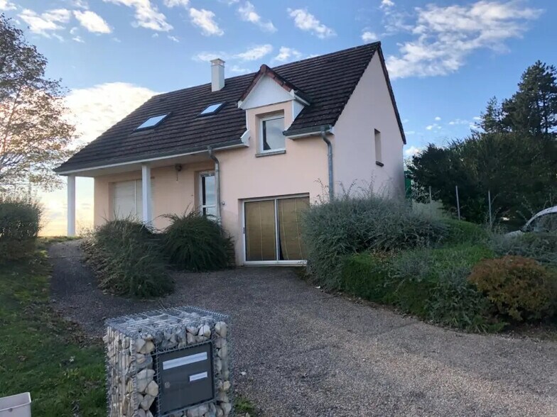 Office in Miserey-Salines for lease - Building Photo - Image 1 of 7