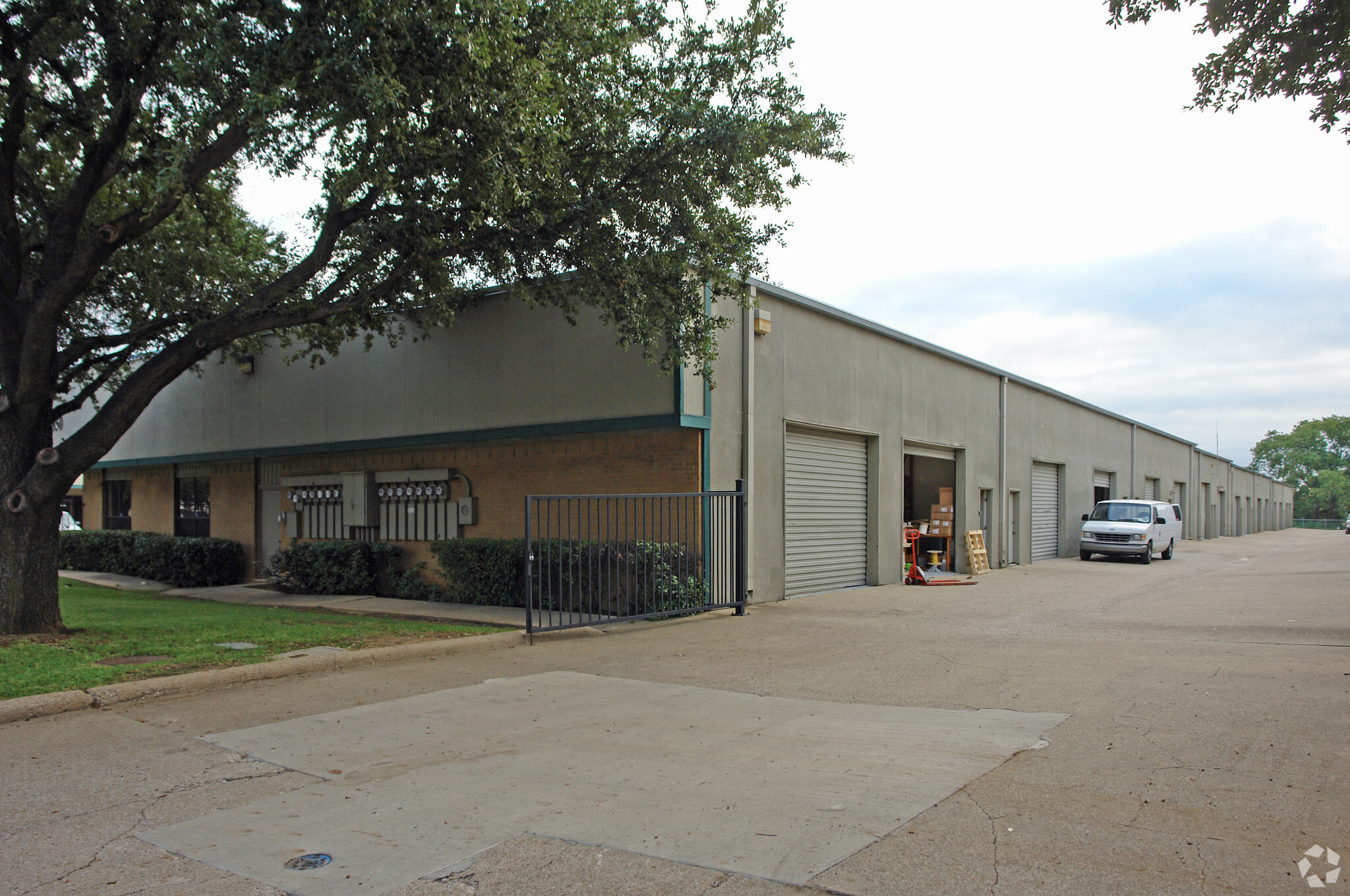 10930 Switzer Ave, Dallas, TX 75238 - Switzer Business Park | LoopNet