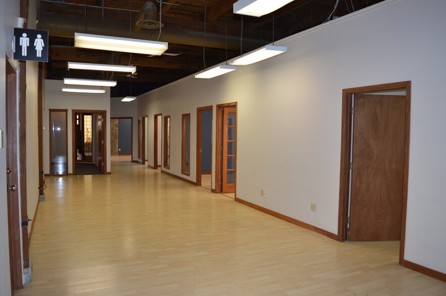 11904 113 Av, Edmonton, AB for lease - Building Photo - Image 3 of 6