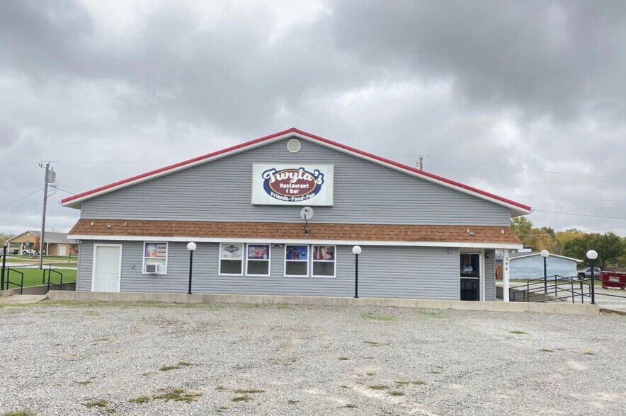 304 W Front St, La Monte, MO for sale - Primary Photo - Image 1 of 1