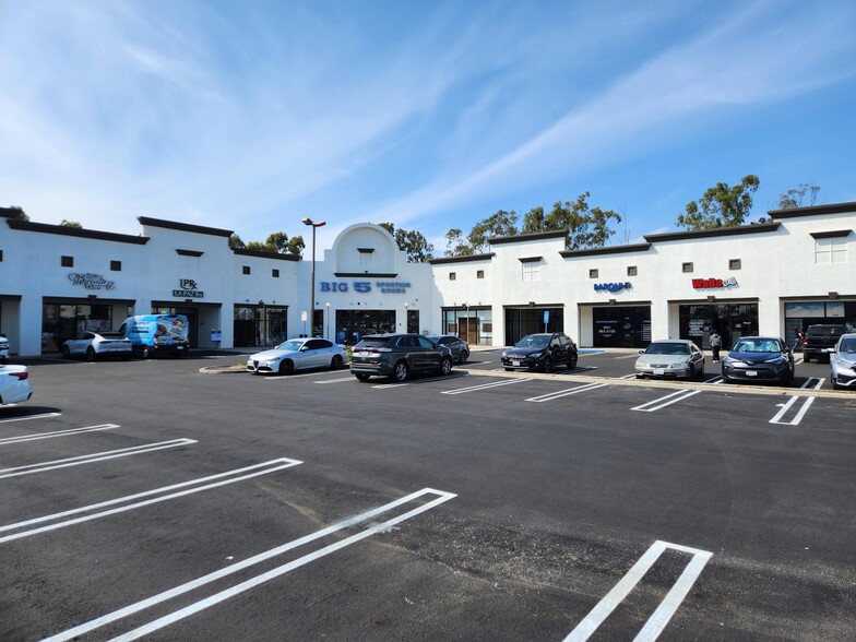 2301-2385 N Oxnard Blvd, Oxnard, CA for lease - Building Photo - Image 2 of 4