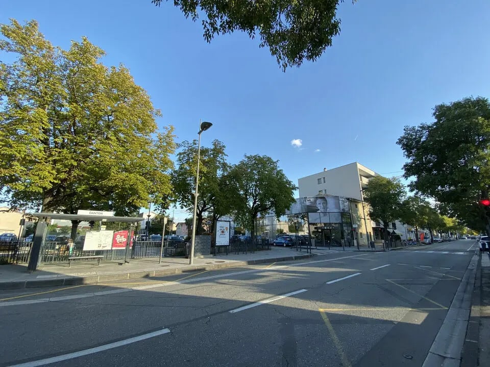 Retail in Valence for lease Building Photo- Image 1 of 6