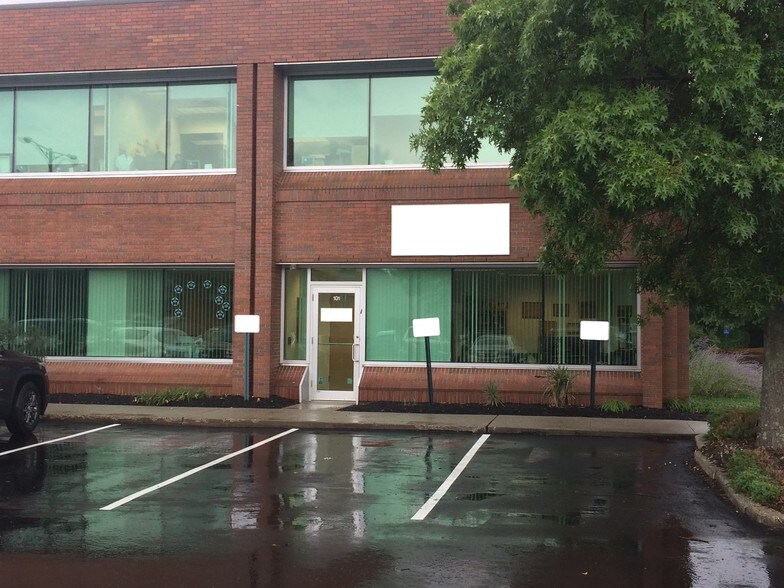 99 Sunnyside Blvd, Woodbury, NY 11797