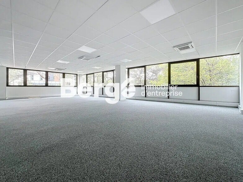 Office in SOPHIA ANTIPOLIS for lease - Building Photo - Image 1 of 6