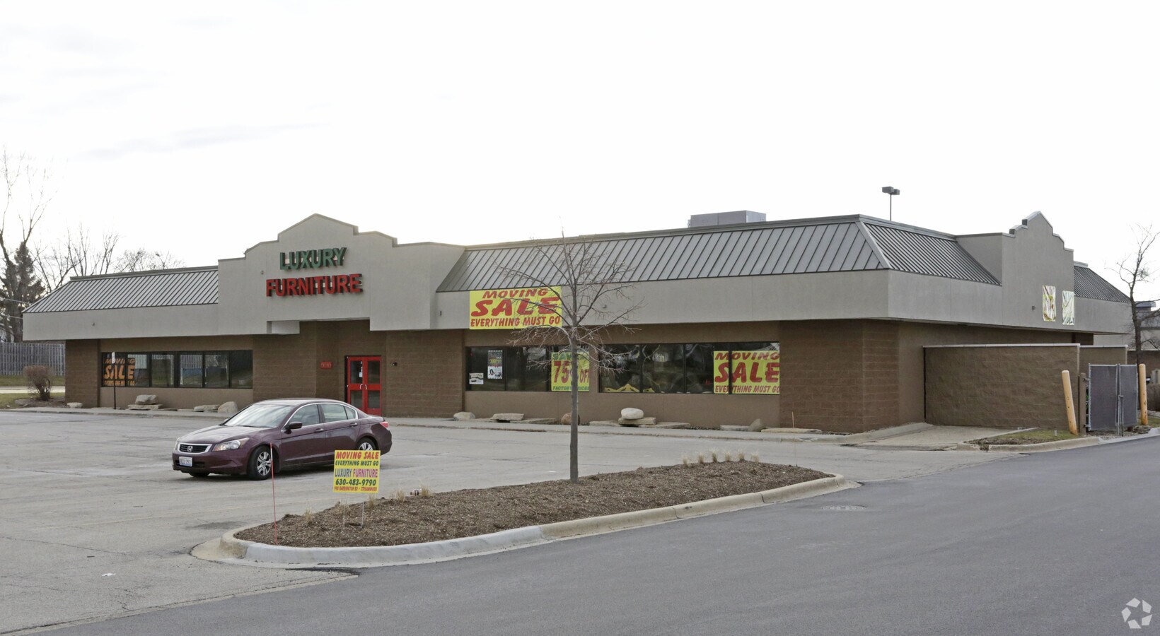 990 S Barrington Rd, Streamwood, IL 60107