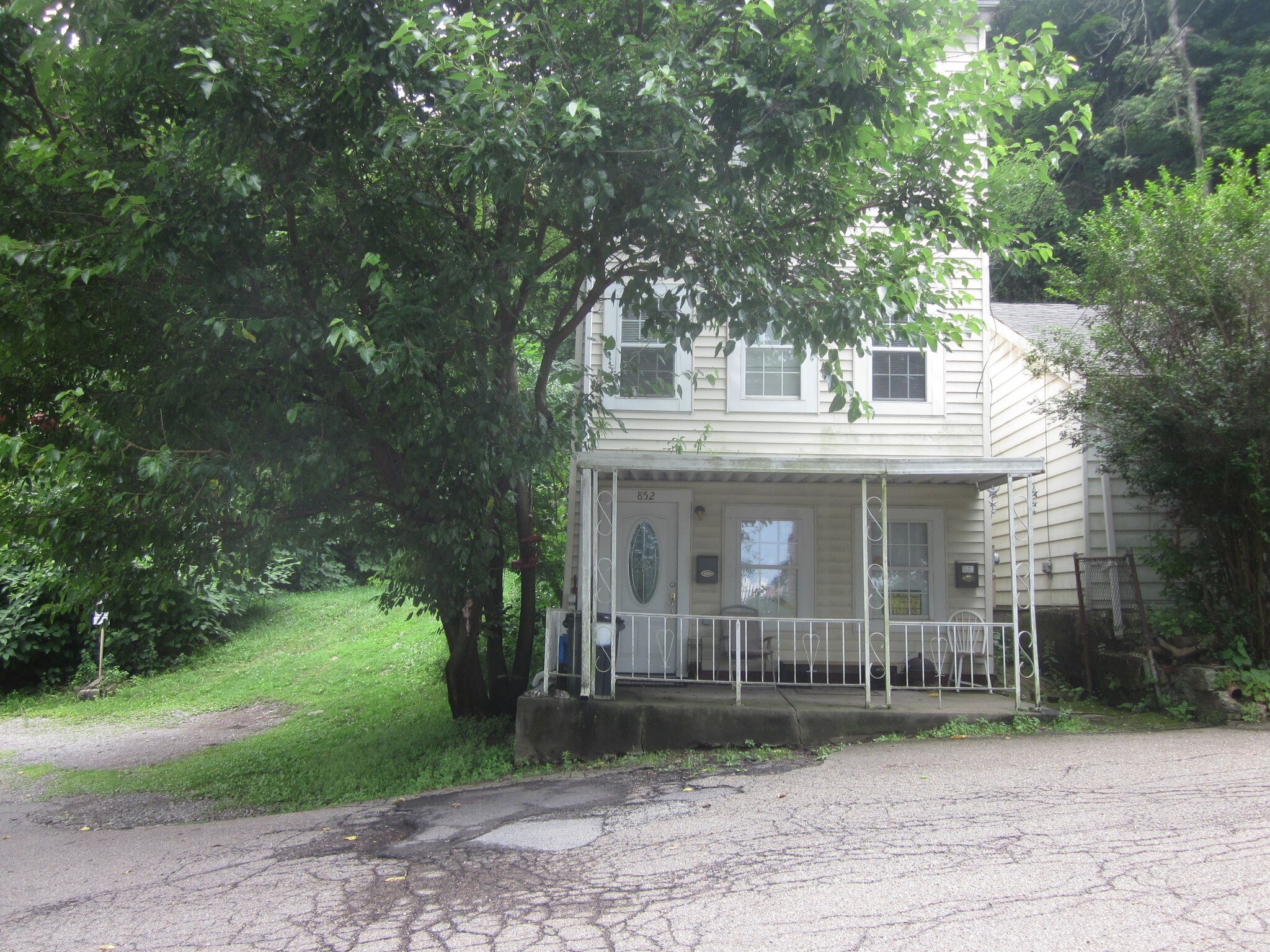 852 Windom St, Pittsburgh, PA for sale Primary Photo- Image 1 of 1
