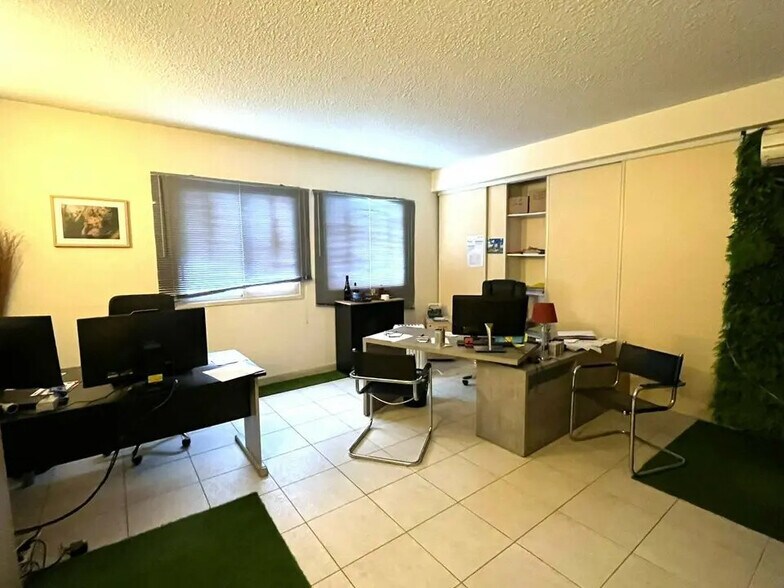 Office in CANNES-LA-BOCCA for sale - Interior Photo - Image 3 of 5