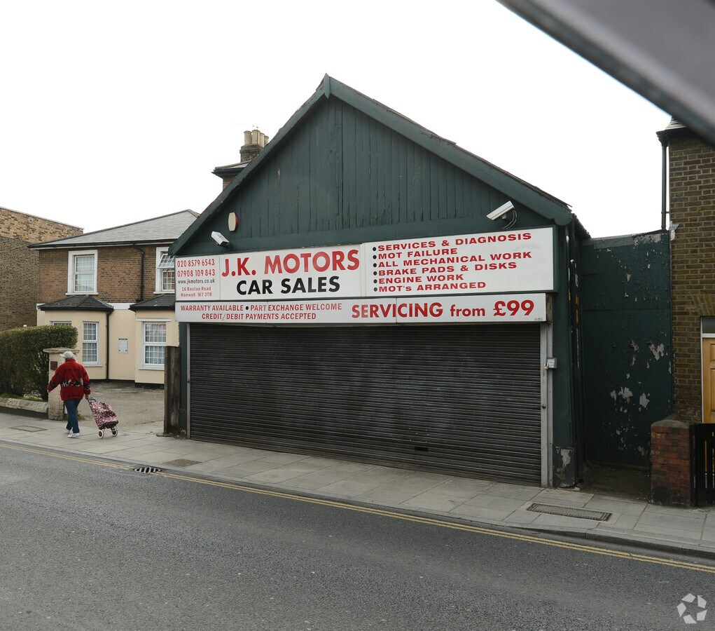 16 Boston Rd, London, LND W7 3TR