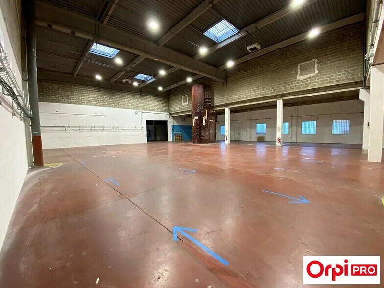 Flex in Verrières-Le-Buisson for lease - Interior Photo - Image 1 of 11