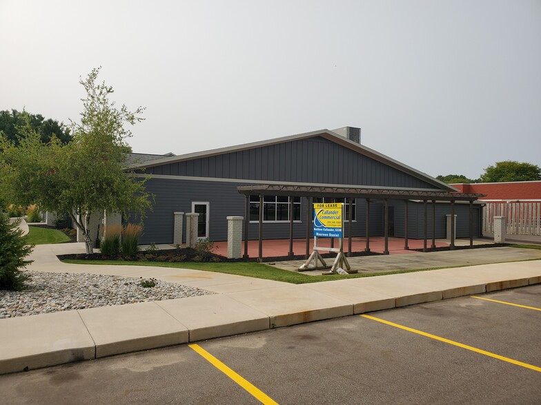 4210 Stadium Dr, Kalamazoo, MI for lease - Building Photo - Image 1 of 11