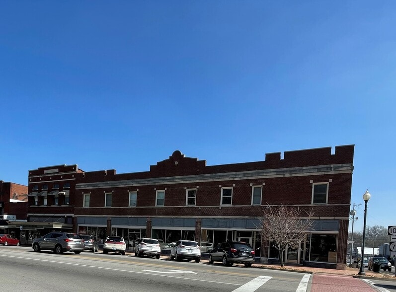 100 N Main St, Franklin, KY for sale - Building Photo - Image 1 of 1