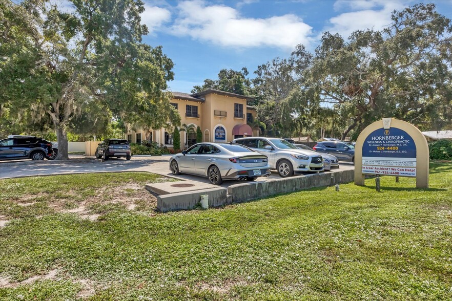 4001 Swift Rd, Sarasota, FL for sale - Building Photo - Image 2 of 35