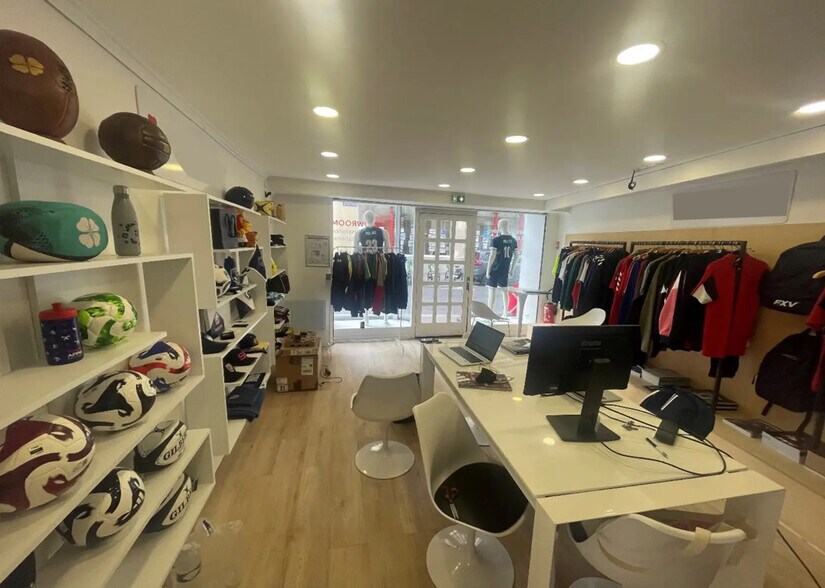 Retail in Paris for lease - Interior Photo - Image 2 of 5