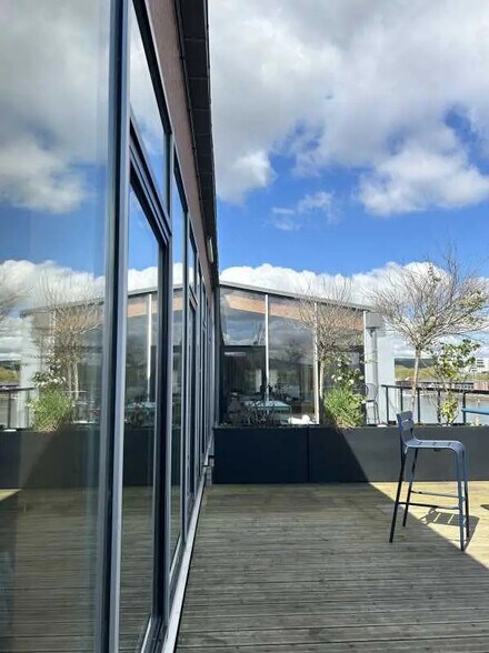 Office in Rouen for lease - Building Photo - Image 2 of 14