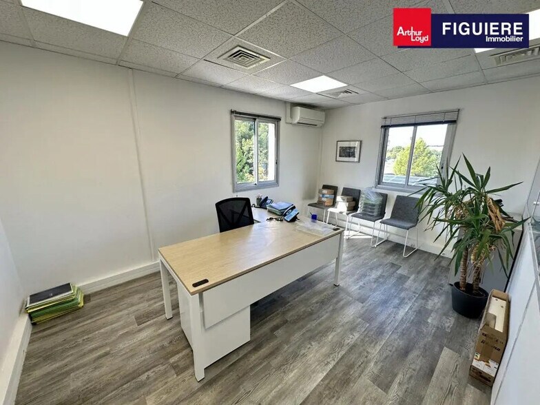 Office in Vitrolles for lease - Interior Photo - Image 2 of 9