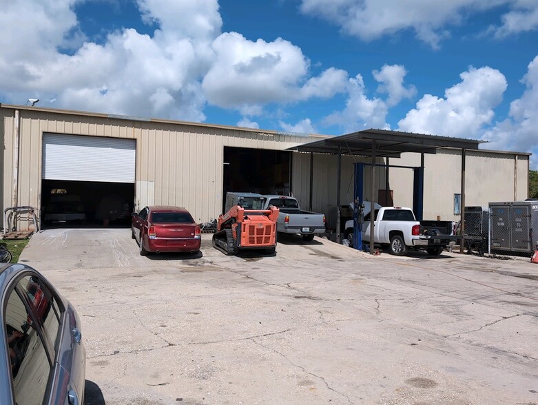 6445 33rd E st, Sarasota, FL for sale - Building Photo - Image 3 of 11