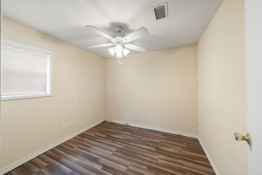 1425 State Highway 75 N, Huntsville, TX for lease - Building Photo - Image 3 of 26