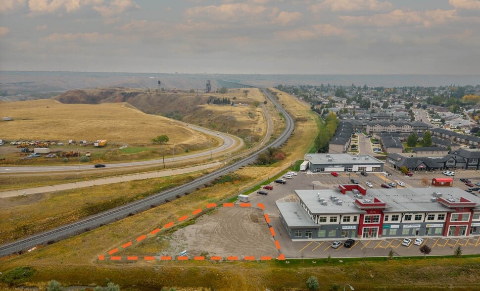 876 Heritage Blvd W, Lethbridge, AB for sale - Aerial - Image 2 of 4