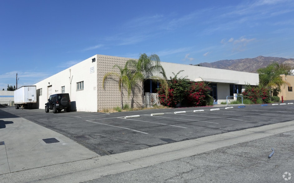 749-751 N Coney Ave, Azusa, CA for lease - Building Photo - Image 1 of 6