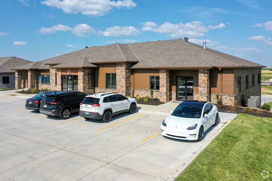 3301-3307 N 190th Plz, Elkhorn, NE for sale - Primary Photo - Image 1 of 1