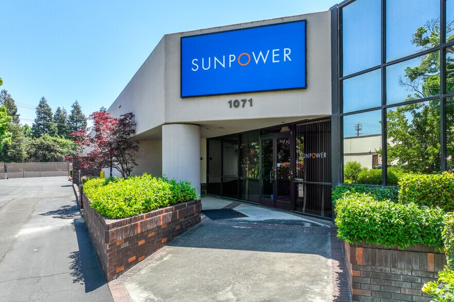 1071 Serpentine Ln, Pleasanton, CA for sale - Building Photo - Image 3 of 7