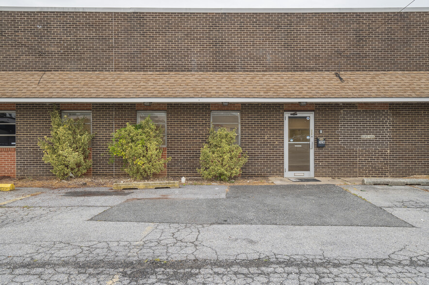 32 Germay Dr, Wilmington, DE for lease - Building Photo - Image 1 of 15