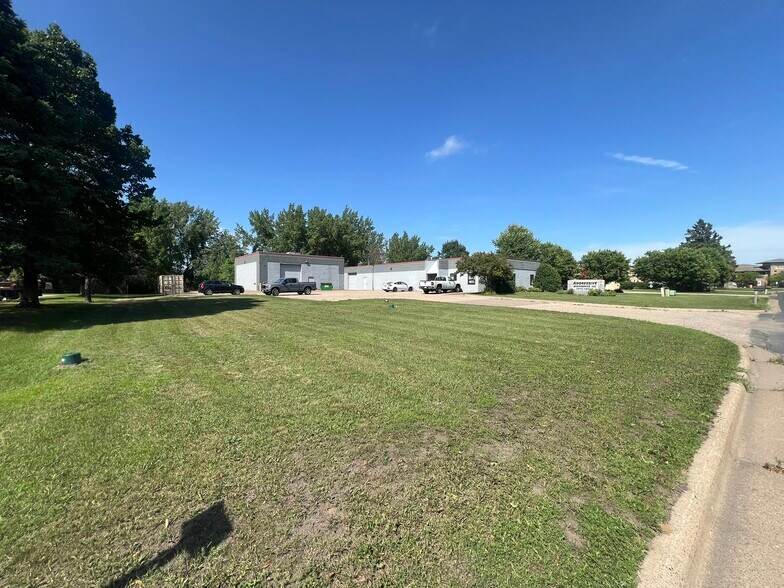 2161 NE 107th Ln, Blaine, MN for sale - Building Photo - Image 3 of 23