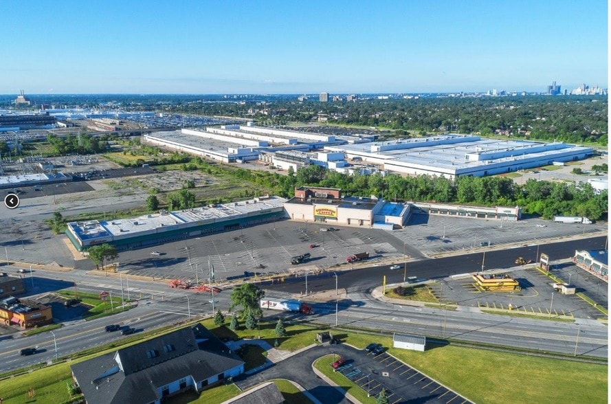 11854-11982 E Warren Ave, Detroit, MI for lease - Building Photo - Image 1 of 15