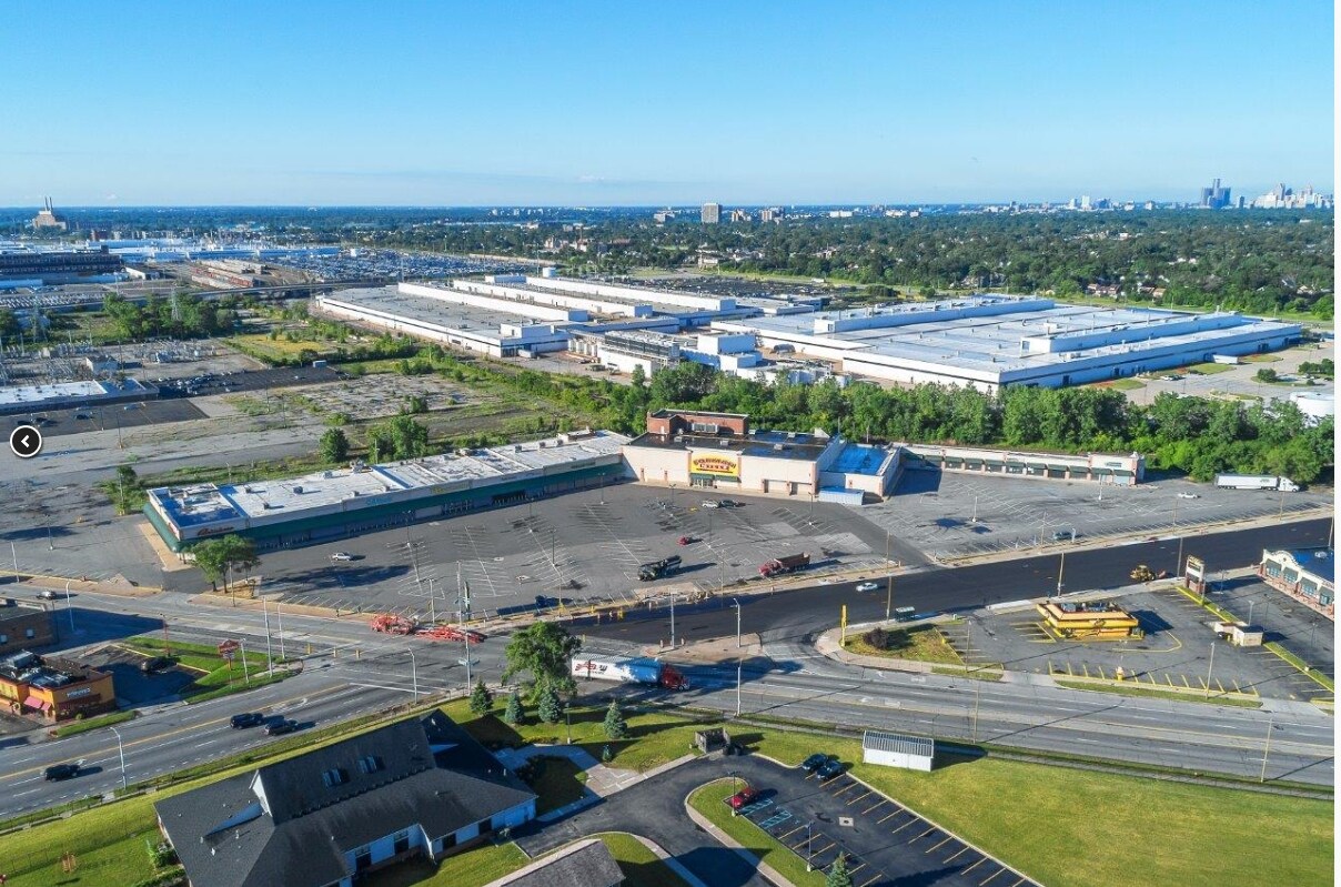 11854-11982 E Warren Ave, Detroit, MI for lease Building Photo- Image 1 of 16