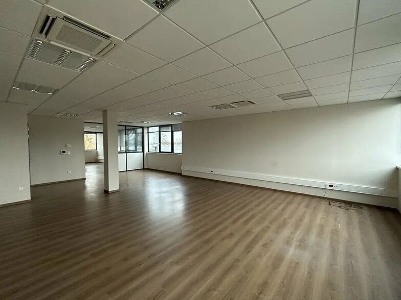Office in Bischheim for lease - Interior Photo - Image 3 of 5