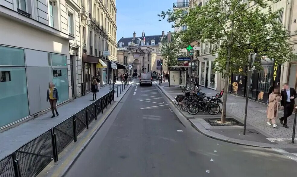 Retail in Paris for lease - Aerial - Image 1 of 2