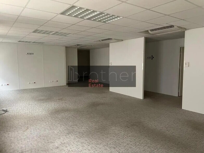 Office in Bordeaux for lease - Interior Photo - Image 1 of 8