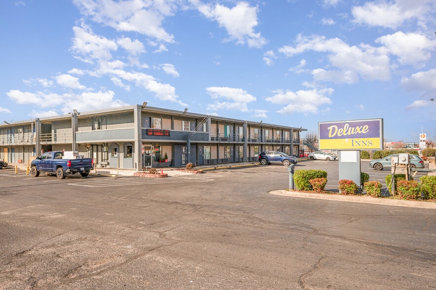 325 US Highway 70 SW, Hickory, NC for sale - Building Photo - Image 1 of 14