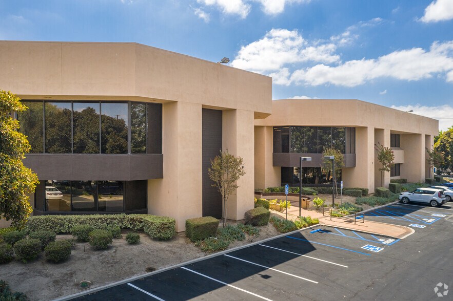 1661 N Raymond Ave, Anaheim, CA for lease - Building Photo - Image 3 of 28