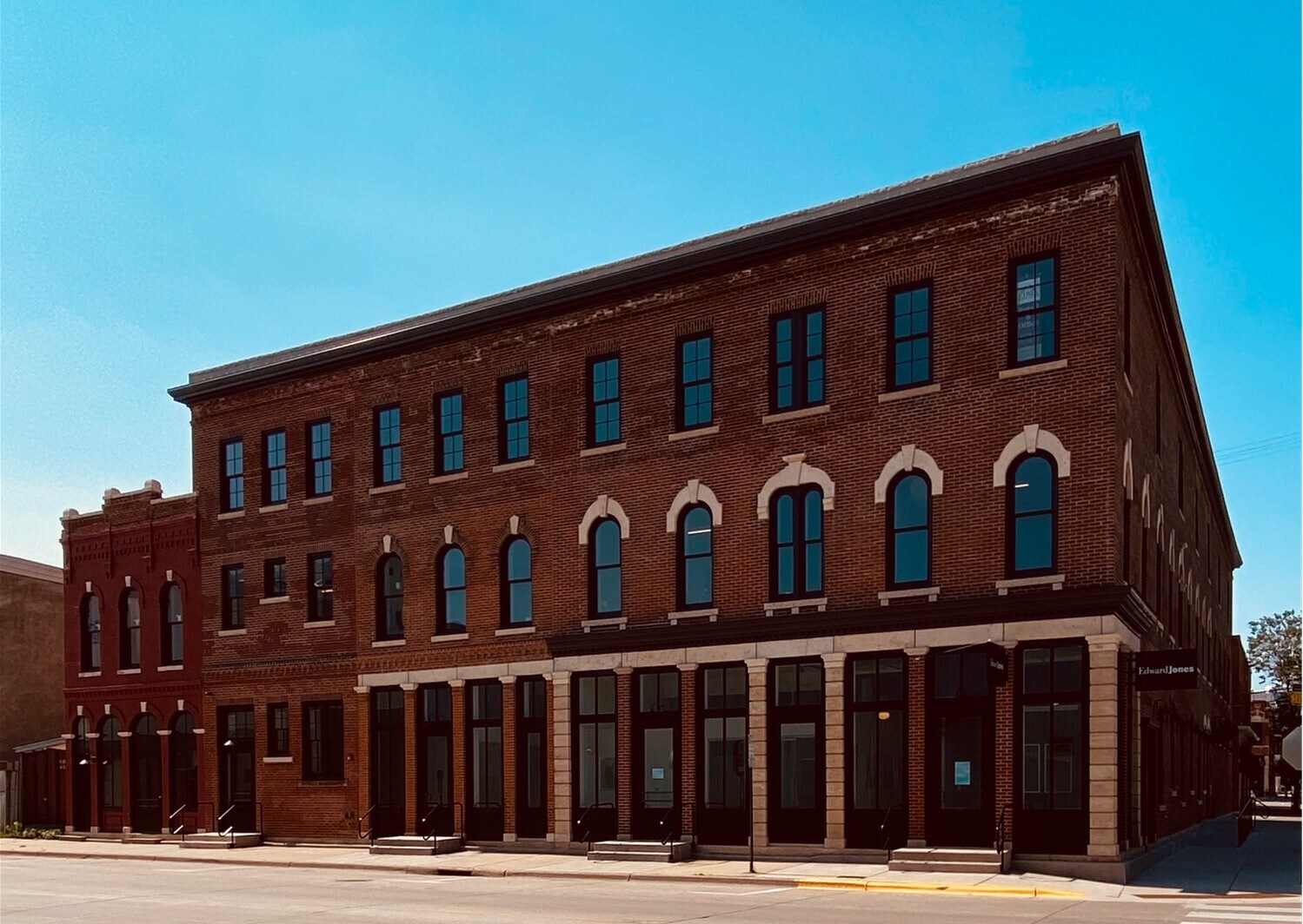 102 Walnut St, Winona, MN for lease Building Photo- Image 1 of 6