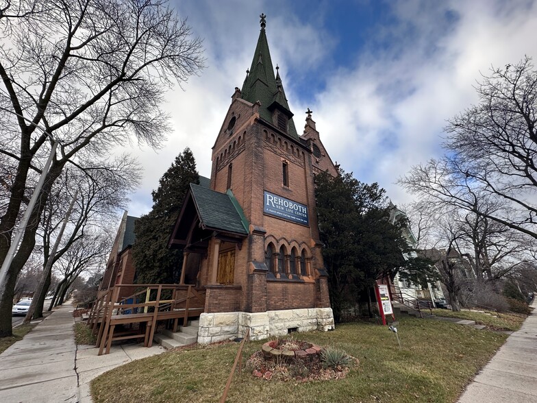 1102 N 21st St, Milwaukee, WI for sale - Building Photo - Image 1 of 7