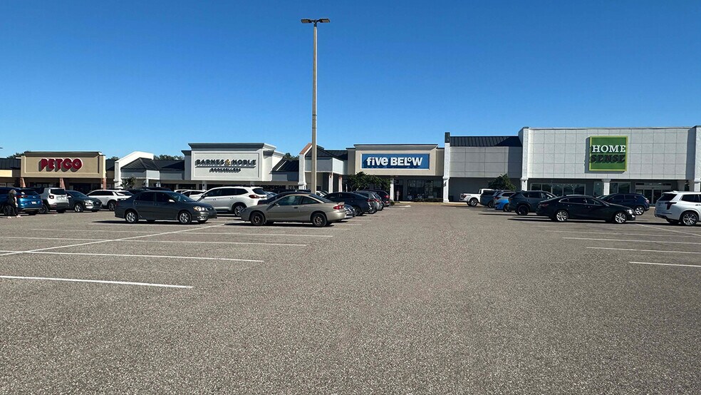 2400-2578 W Brandon Blvd, Brandon, FL for sale - Building Photo - Image 1 of 1