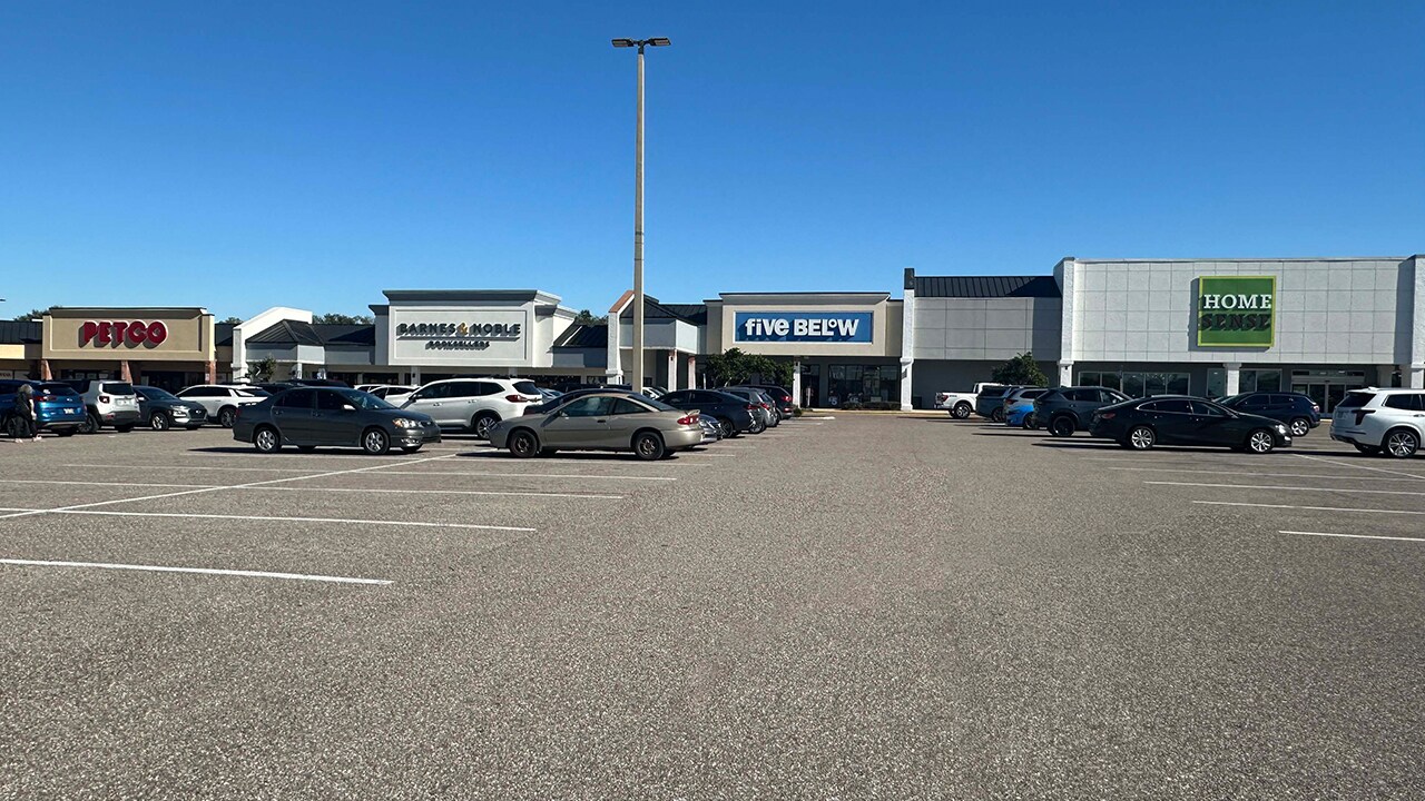 2400-2578 W Brandon Blvd, Brandon, FL for sale Building Photo- Image 1 of 1