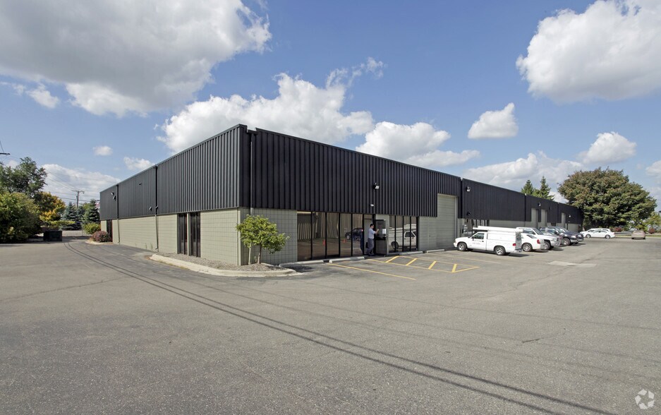 791-799 Industrial Ct, Bloomfield Hills, MI for sale - Primary Photo - Image 1 of 1