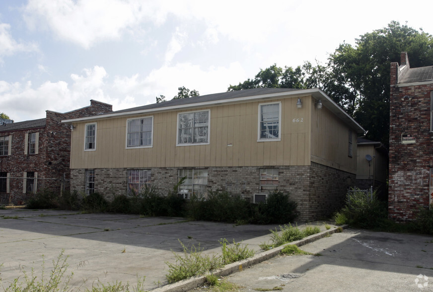 662 N Donmoor Ave, Baton Rouge, LA for sale - Primary Photo - Image 1 of 11