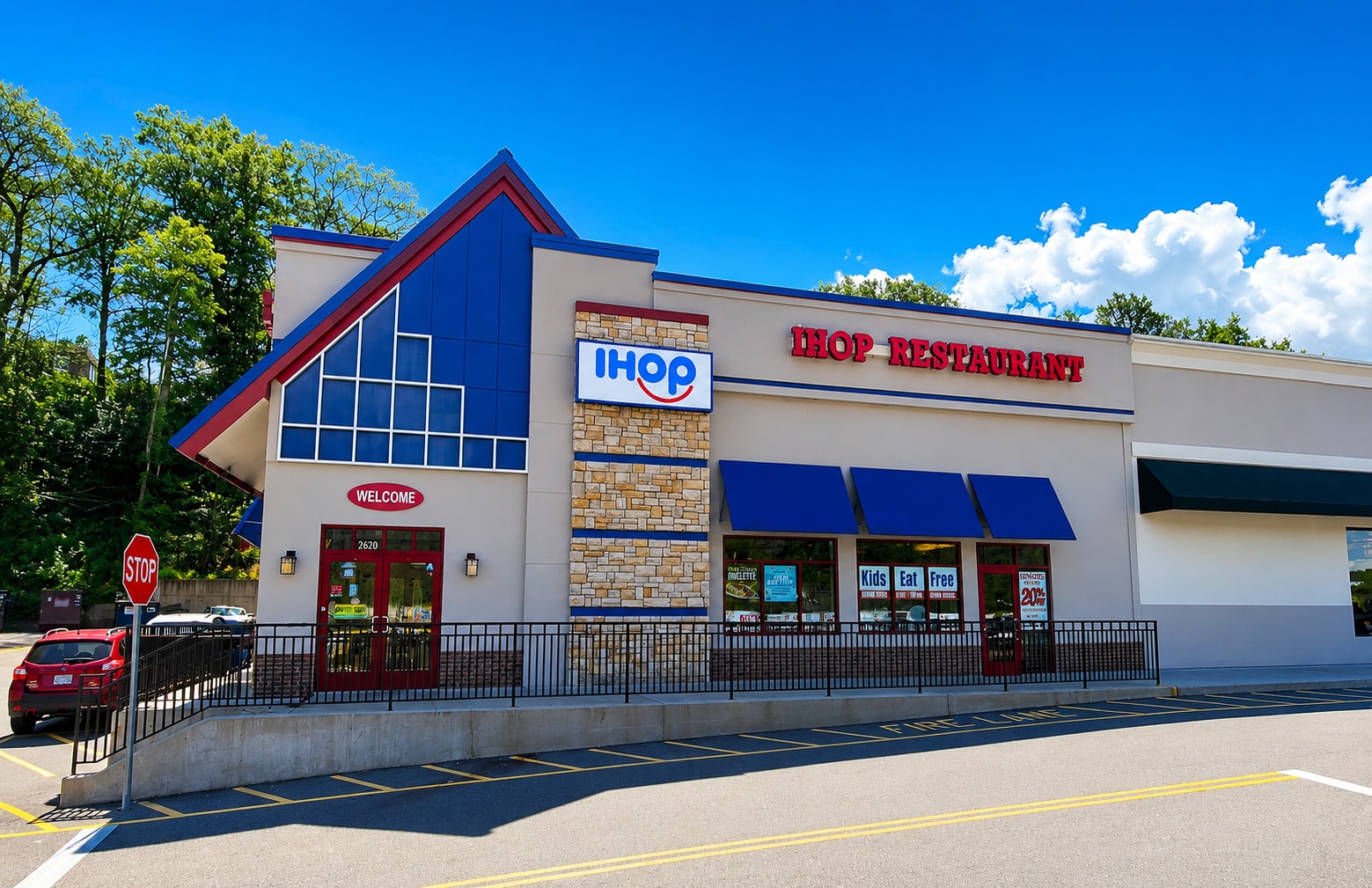 2550 Central Park Ave, Yonkers, NY for lease Building Photo- Image 1 of 3