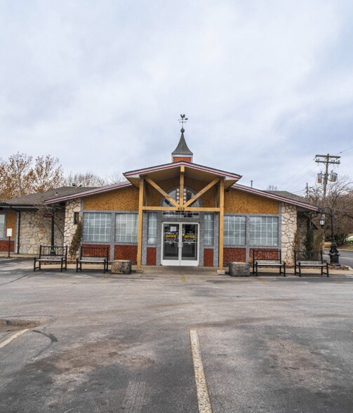 853 N Glenstone Ave, Springfield, MO for lease - Primary Photo - Image 1 of 44