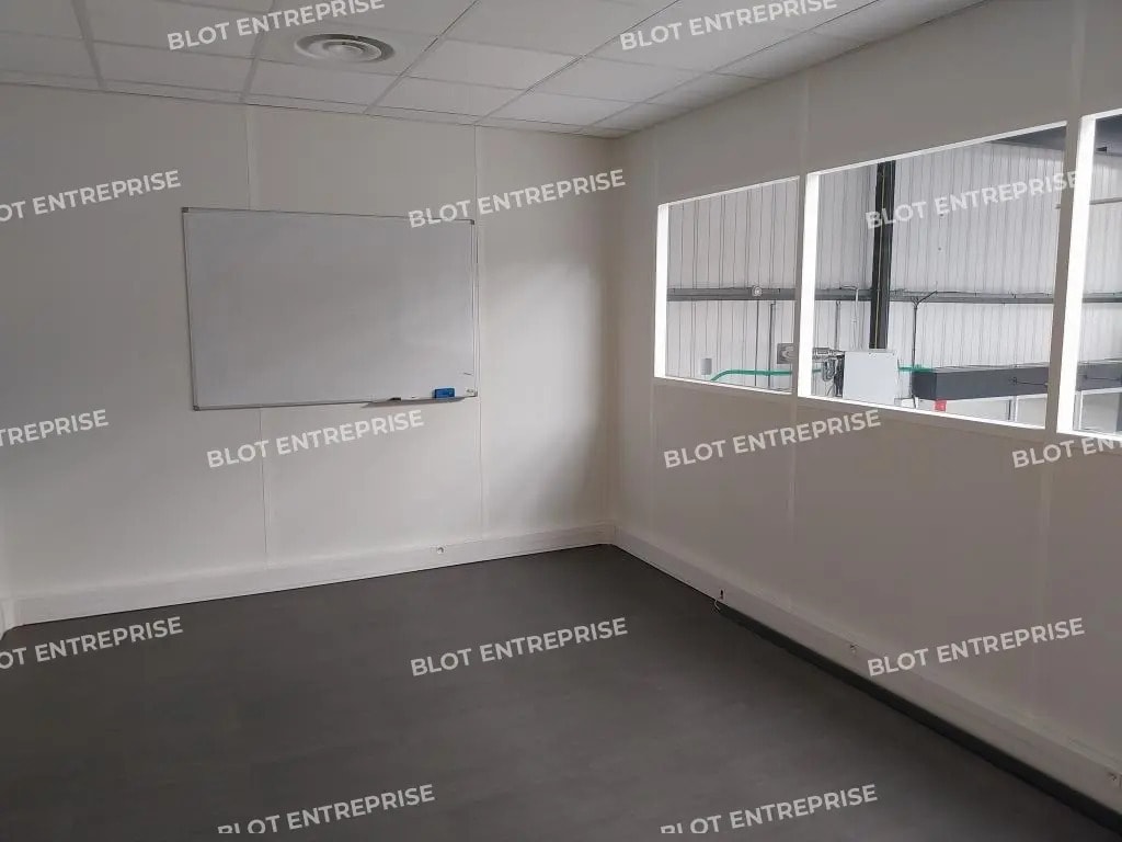 Industrial in Nantes for lease Interior Photo- Image 1 of 7