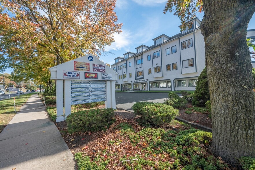 98 Mill Plain Rd, Danbury, CT for lease - Building Photo - Image 3 of 7