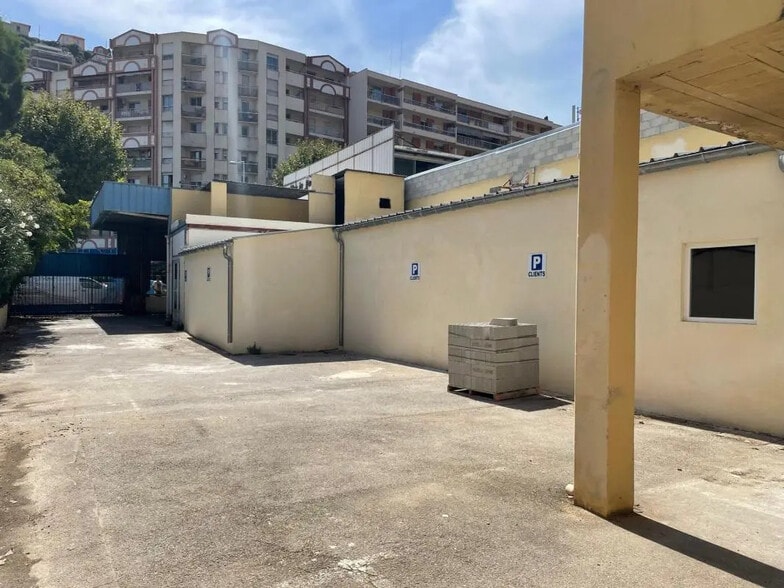 Flex in Nice for lease - Building Photo - Image 3 of 14