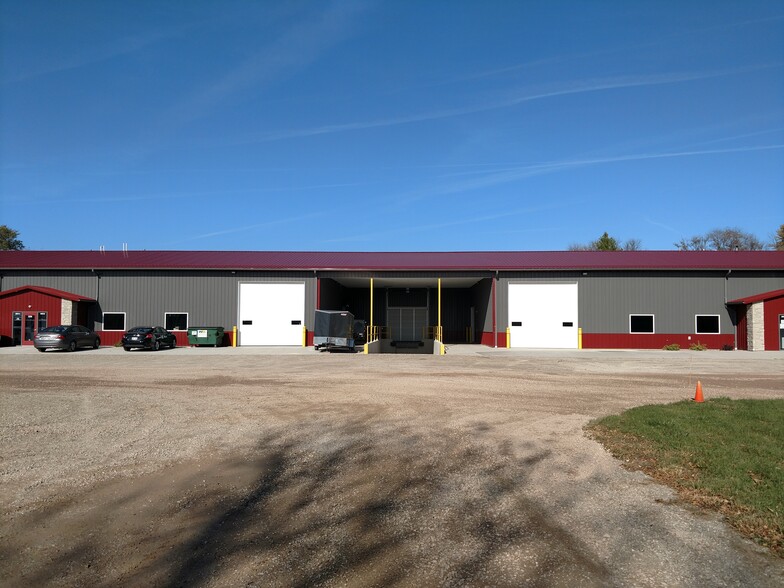 7278 Commerce Plaza Dr, Neenah, WI for lease - Building Photo - Image 2 of 9