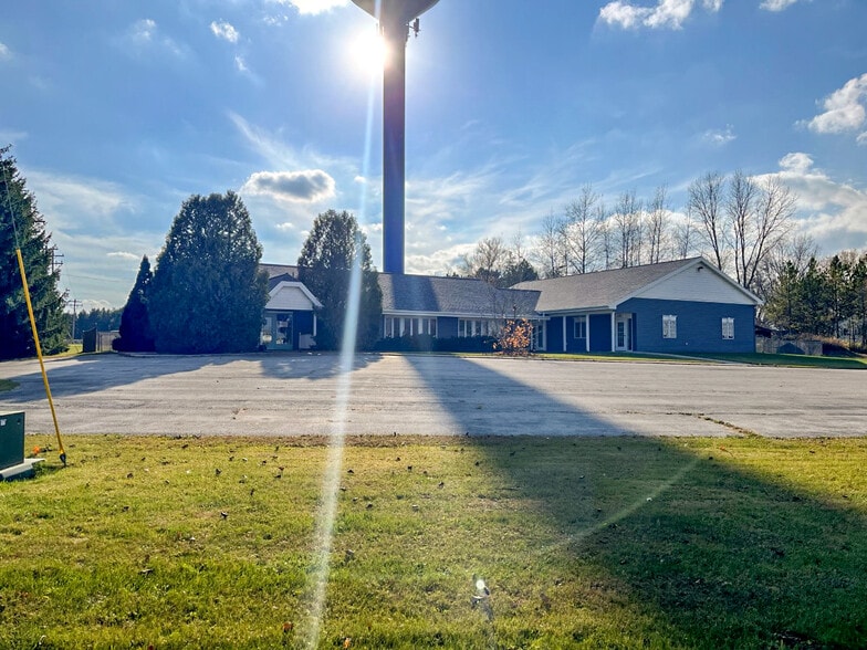 1881 Pride Ter, Suamico, WI for sale - Building Photo - Image 1 of 3