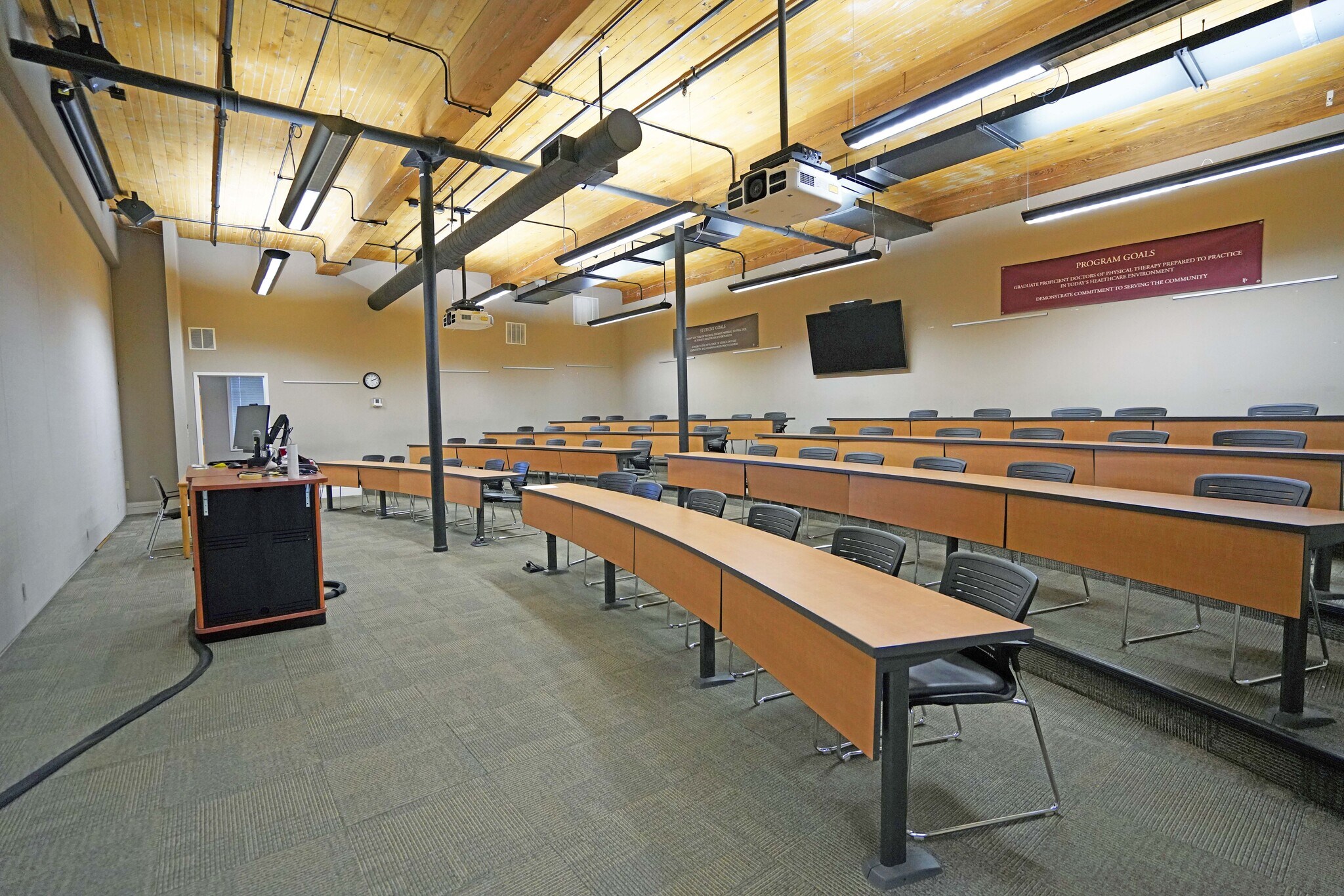 670 N Commercial St, Manchester, NH for lease Interior Photo- Image 1 of 5