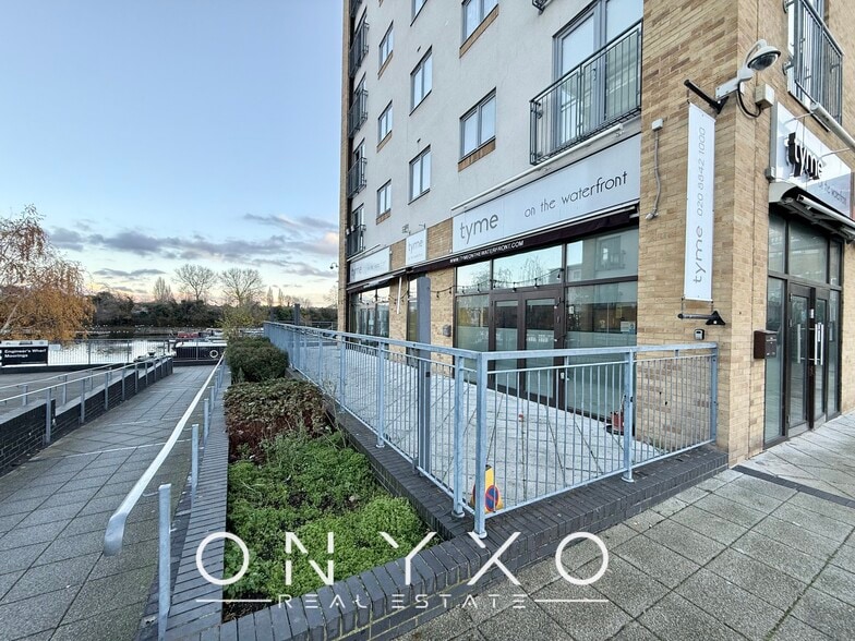 9 Higham Mews, Northolt for lease - Building Photo - Image 3 of 4