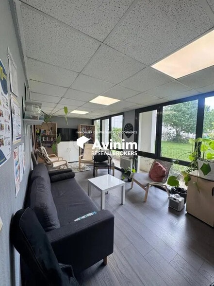 Office in Courbevoie for lease - Interior Photo - Image 2 of 4